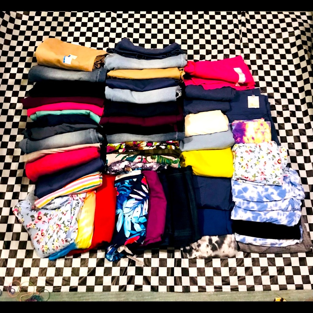 5 lbs lbs Women's plus size bundle of clothes! Sizes 1X 2X 3X